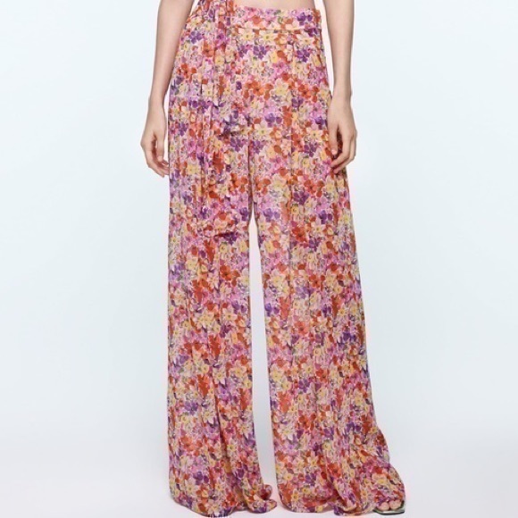 Zara Pants - NWOT ZARA Printed Palazzo trousers size S